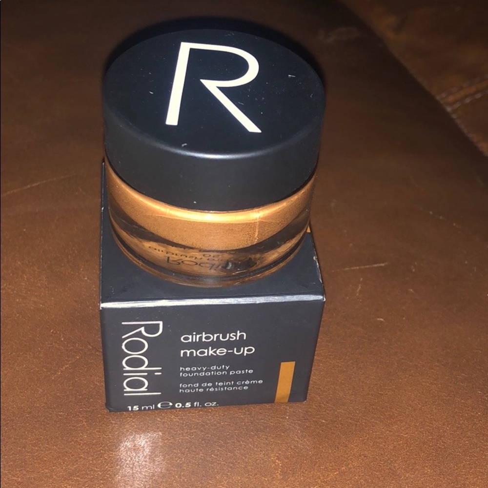 Rodial 05 airbrush makeup